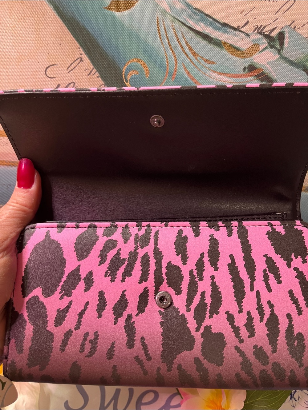 Ed Hardy wallet and Lip Gloss Trio bundle - Picture 5 of 8